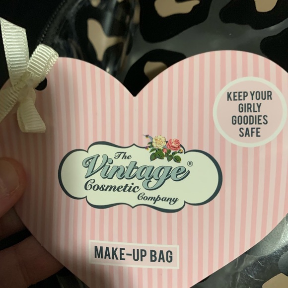 NWT The Vintage Cosmetic Company Animal Print Vinyl Cosmetic Toiletry Bag - Picture 2 of 3